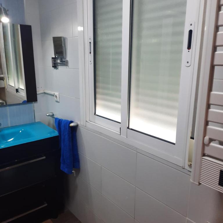 Piso de La Luna - Three-Bedroom Apartment - 14