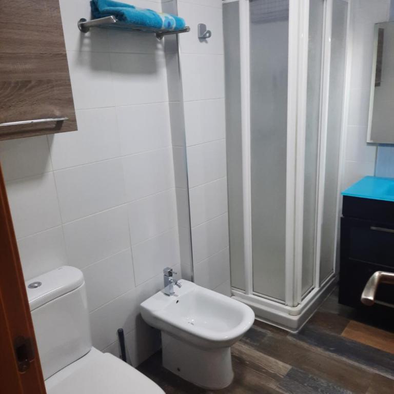 Piso de La Luna - Three-Bedroom Apartment - 20