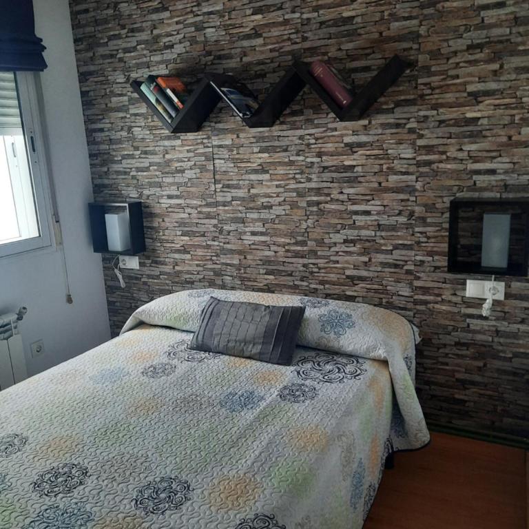 Piso de La Luna - Three-Bedroom Apartment - 22