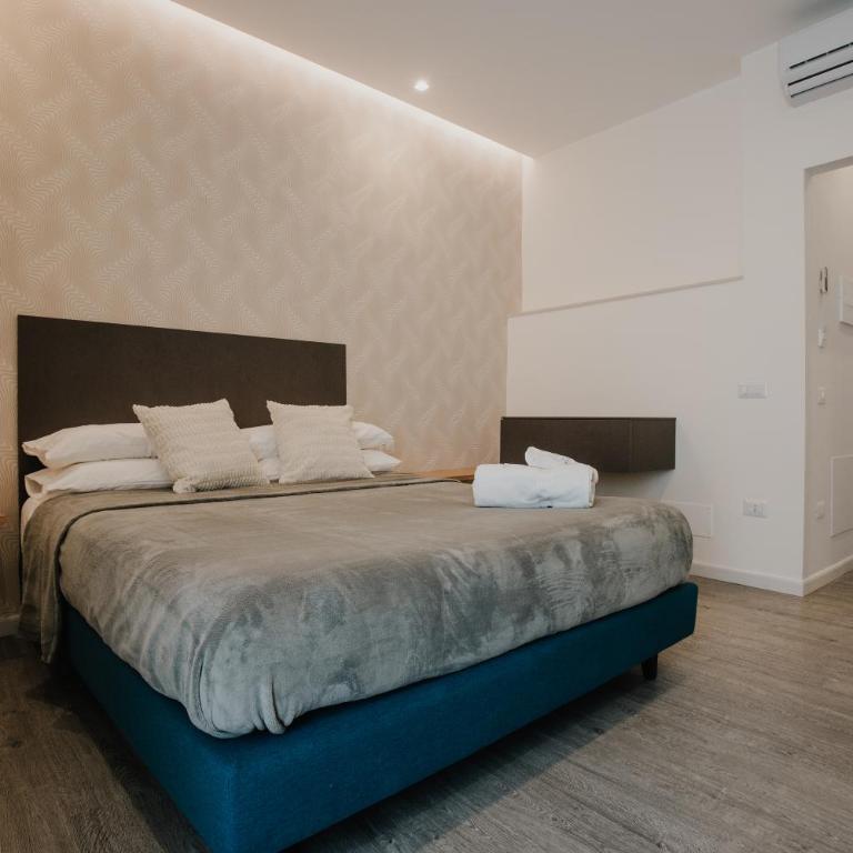 Marcone Luxury Rooms - Il giardino di pietra - King Room with Spa Bath - 1