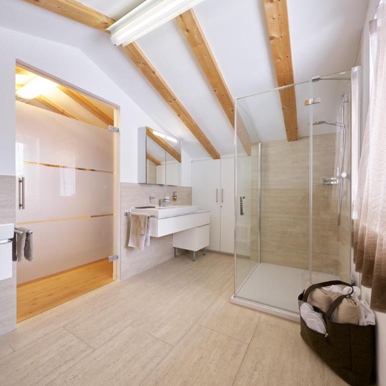 Grischuna Mountain Lodge - Deluxe Familiensuite - 6