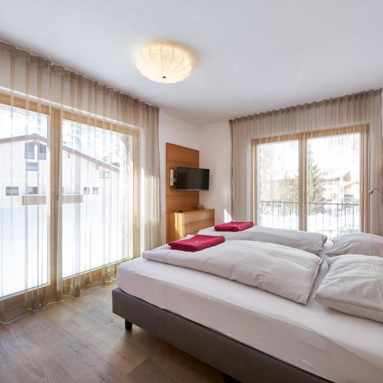 Grischuna Mountain Lodge - Apartment mit 3 Schlafzimmern, Balkon und Terrasse - 9