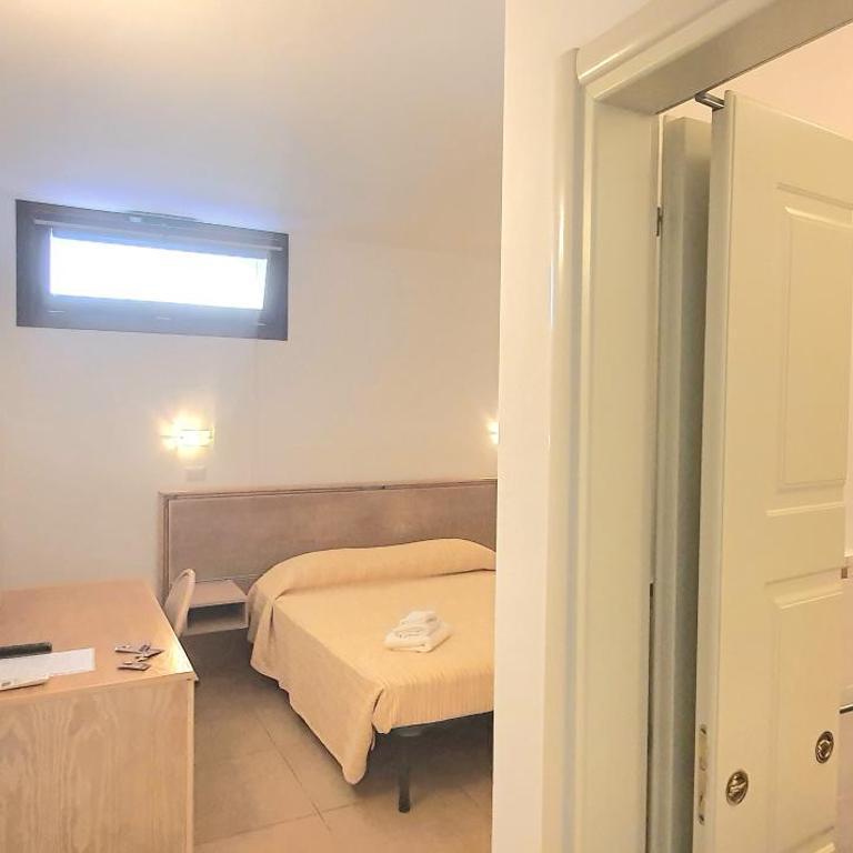 Agriturismo Il Trappeto - Camera Budget Matrimoniale/Doppia con Letti Singoli senza Finestra - 2