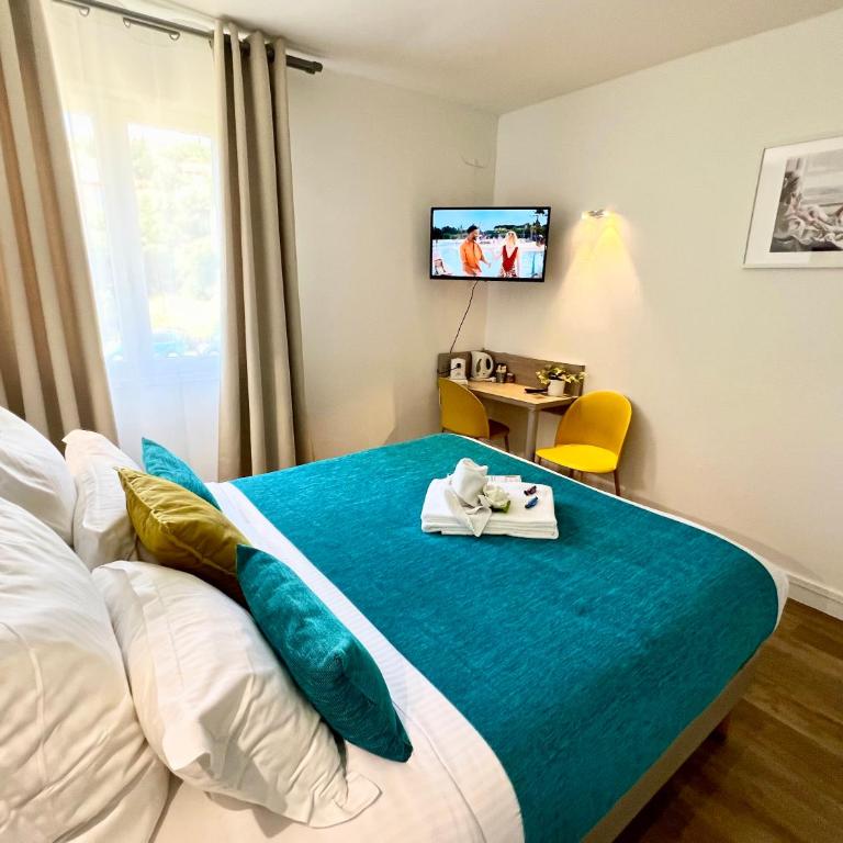 Hotel L'Escapade - Standard Double Room (Road Side) - 4