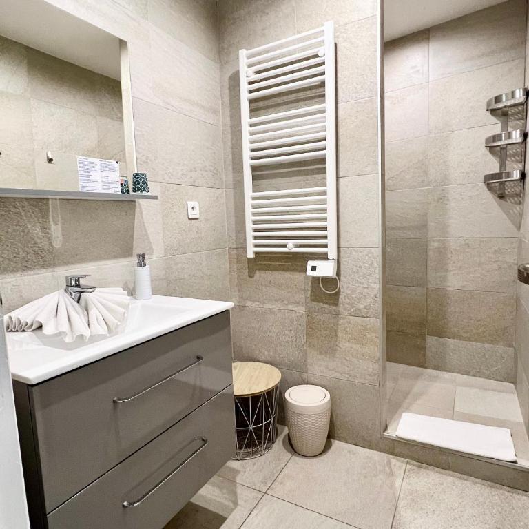 Hotel L'Escapade - Superior Double Room with Village View - 6
