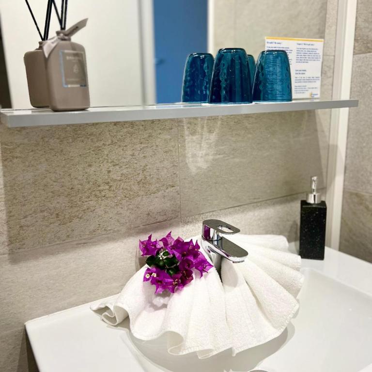 Hotel L'Escapade - Standard Double Room (Road Side) - 3