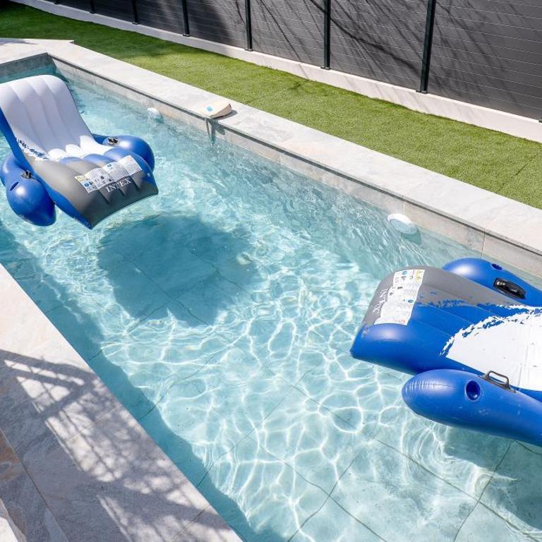 Piscine-Jacuzzi-Sauna -Videoprojecteur Perle Rare - Deluxe Villa - 35