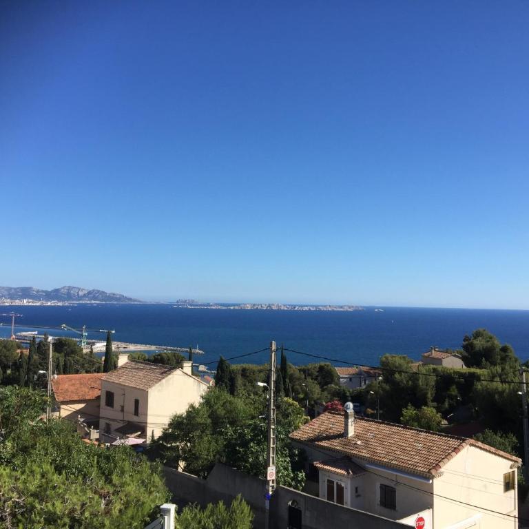 maison entièrement climatisée vue d'exception mer et rade de Marseille avec piscine 8 personnes - Villa - 48
