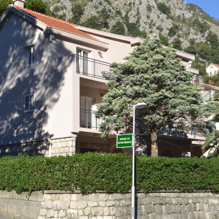 Seafront Apartments House 44 Private Balcony Old Town View - One-Bedroom Apartment with Sea View - 10