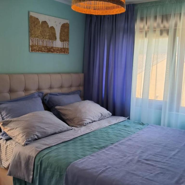 Center Blue & Green - Three-Bedroom Apartment - 29