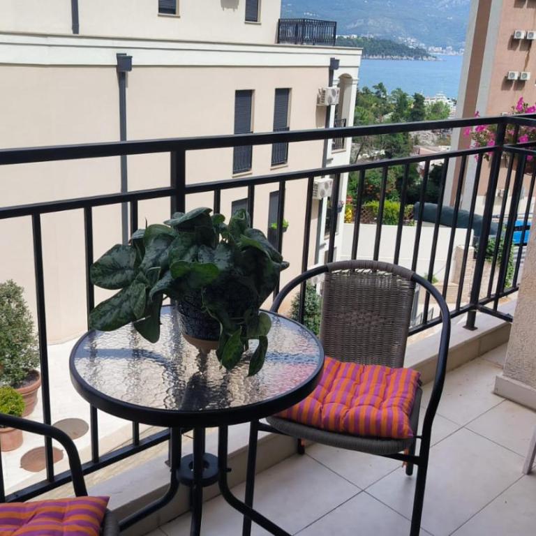 Center Blue & Green - Three-Bedroom Apartment - 52