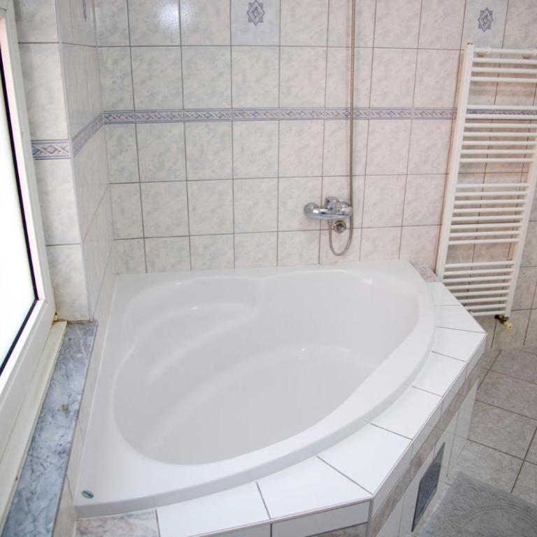 Apartman Puente Viejo Mostar - Three-Bedroom Deluxe Apartment - 15