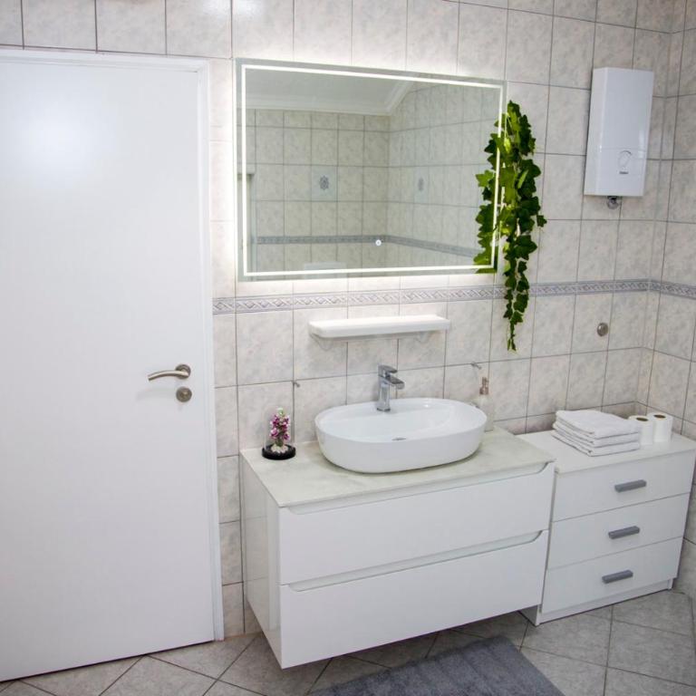 Apartman Puente Viejo Mostar - Three-Bedroom Deluxe Apartment - 23