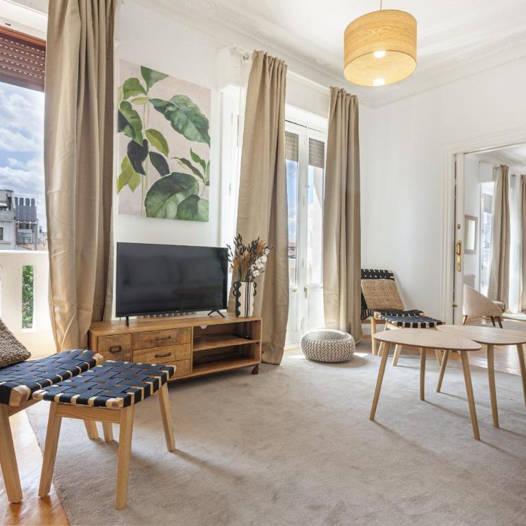 Apartamento Santa Ana Place en Madrid - Three-Bedroom Apartment - 2