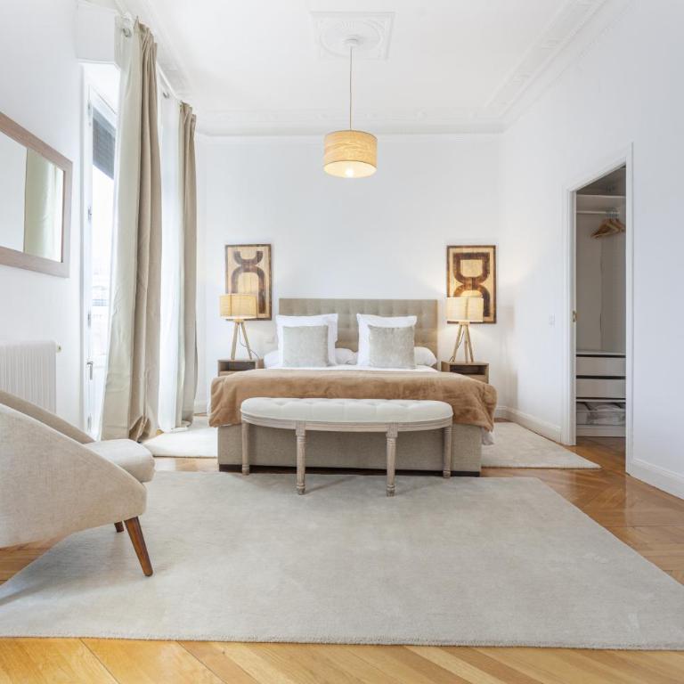 Apartamento Santa Ana Place en Madrid - Three-Bedroom Apartment - 5
