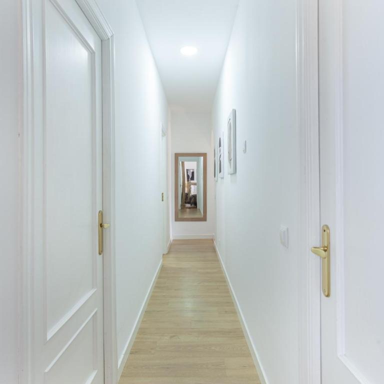 Apartamento Santa Ana Place en Madrid - Three-Bedroom Apartment - 12