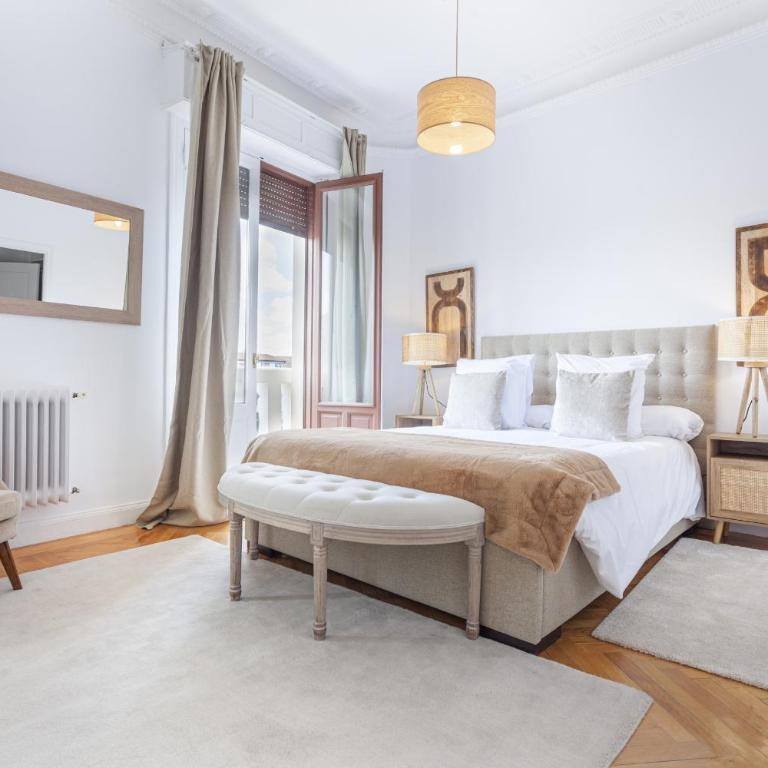 Apartamento Santa Ana Place en Madrid - Three-Bedroom Apartment - 15