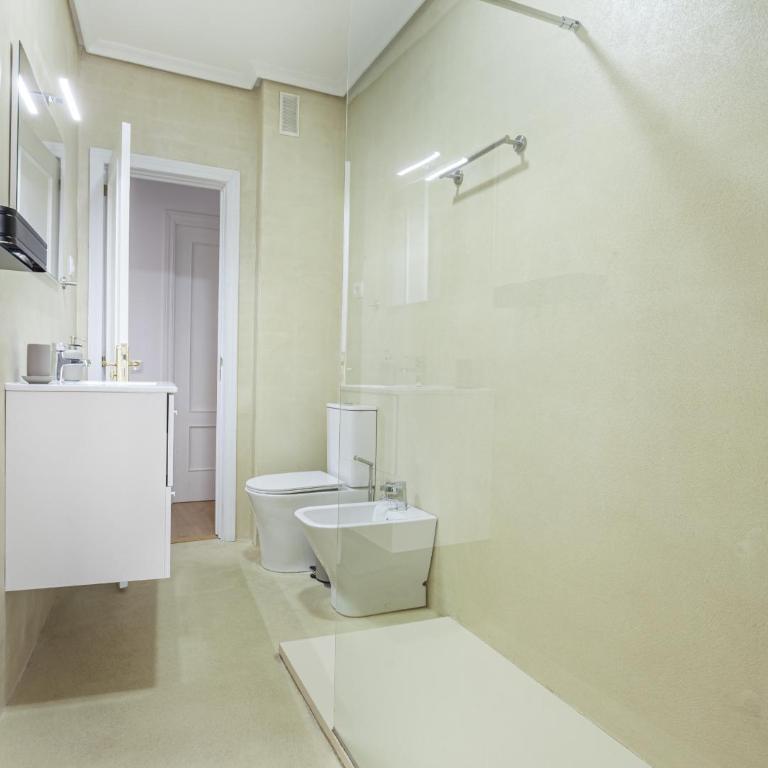 Apartamento Santa Ana Place en Madrid - Three-Bedroom Apartment - 18
