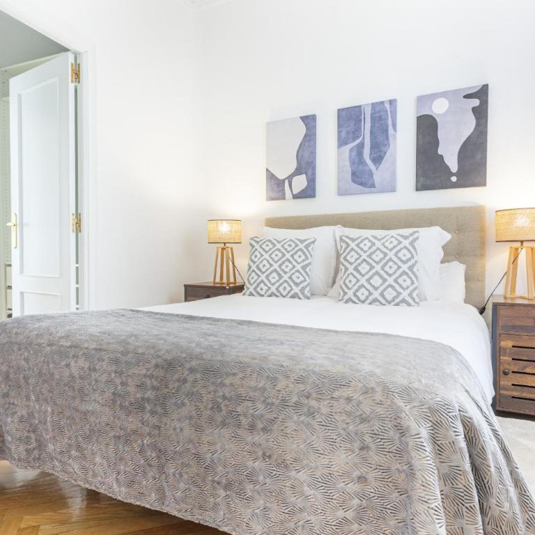 Apartamento Santa Ana Place en Madrid - Three-Bedroom Apartment - 19