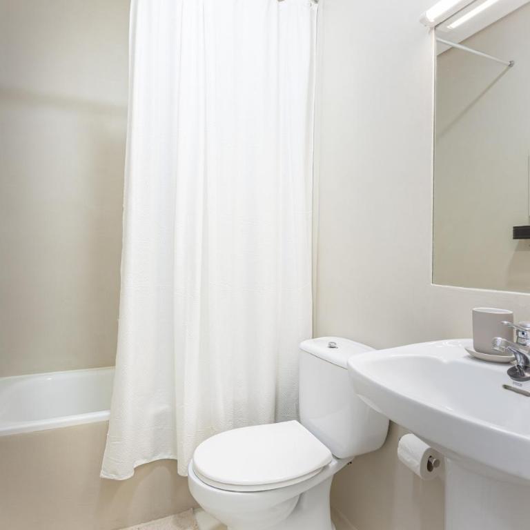 Apartamento Santa Ana Place en Madrid - Three-Bedroom Apartment - 22
