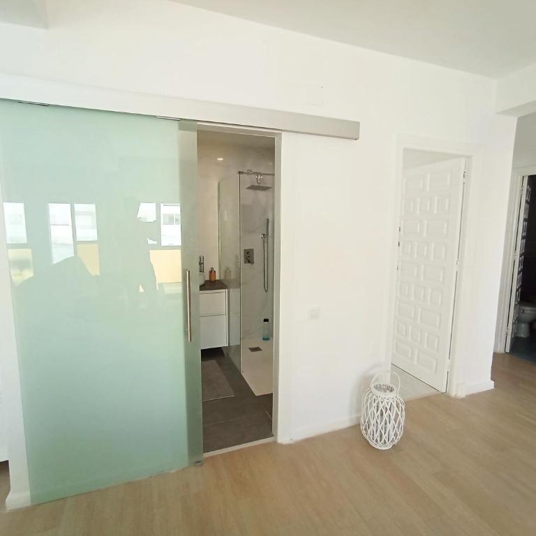 CASA ESTILO NÓRDICO CON VISTAS AL MAR (1ªLINEA) - Apartamento de 2 dormitorios con terraza y vistas al mar - 9