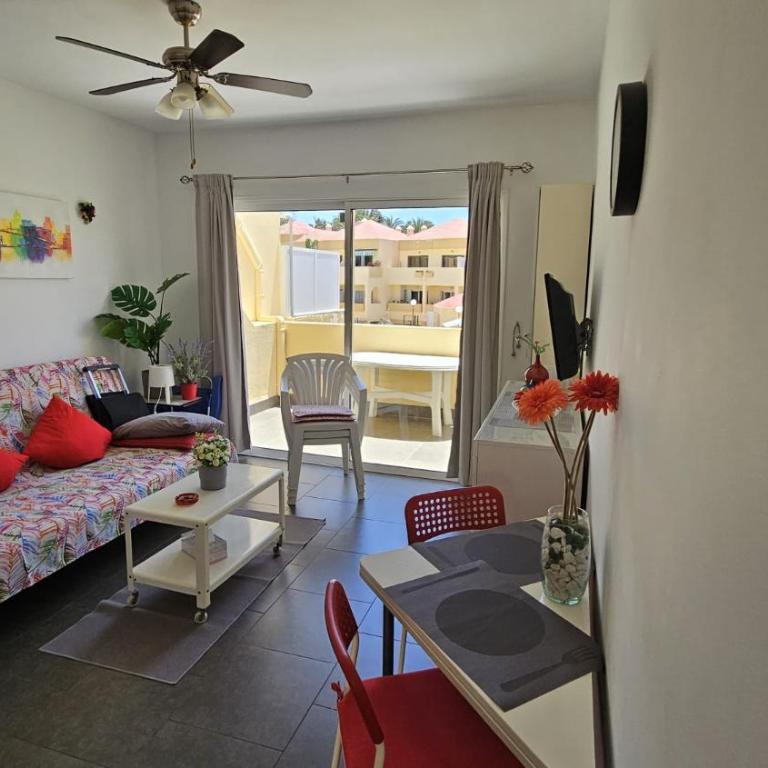 Cozy and sunny apartment with everything you need, Great location - One-Bedroom Apartment - 4