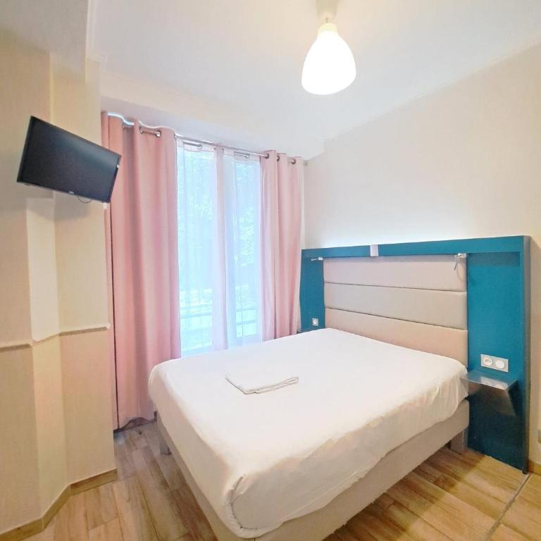 District Republique - Chambre Double Économique - Rez-de-Chaussée - Vue sur Rue - 1