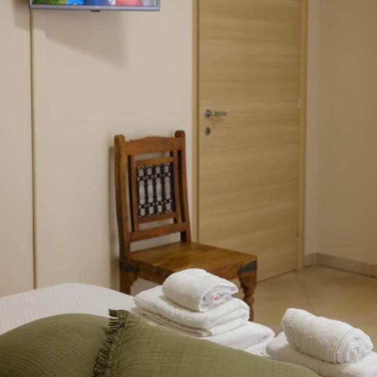 Emy Guest House - Camera Matrimoniale con Bagno Privato - 9