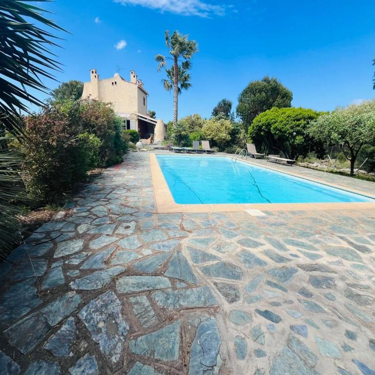Villa Piscine CALVI - Maison 3 Chambres - 2