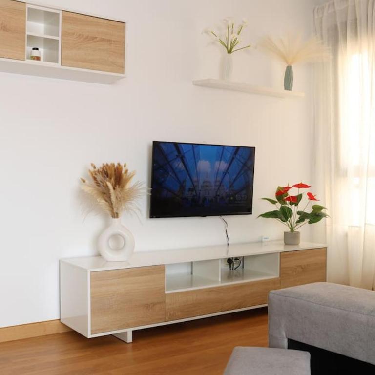 CMS Center Penthouse with Sunny Terrace & Parking - Apartamento de 1 dormitorio - 2