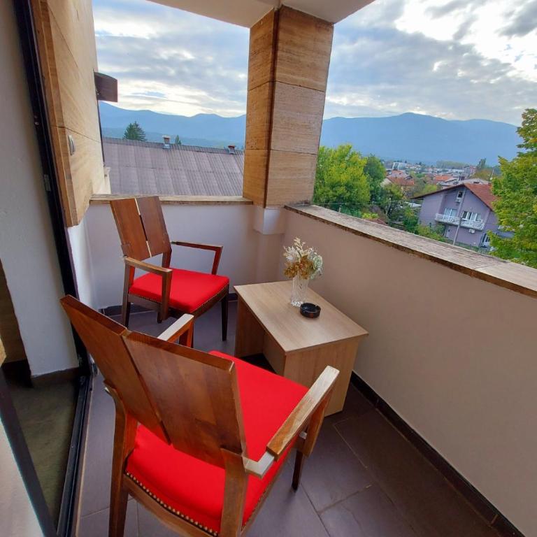 Hotel Irish - One-Bedroom Apartment with Spa Bath - 2