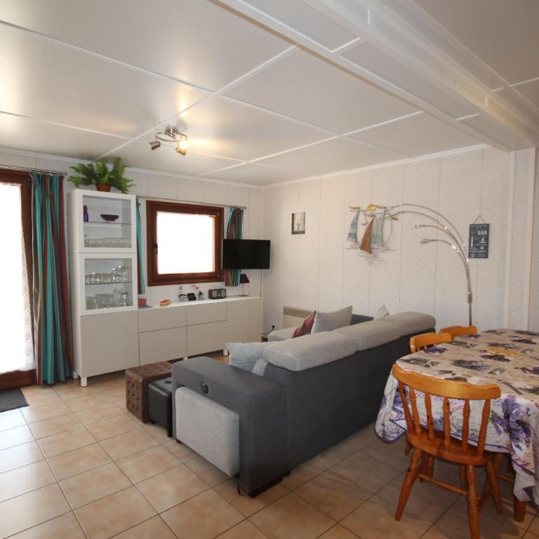 Agréable Maison clôturée climatisée DOMAINE TAMARIS, 3 chambres, 6 couchages, Wifi, Accès piscines payant, PORTIRAGNES PLAGE LRTAMV12 - Maison 3 Chambres - 3