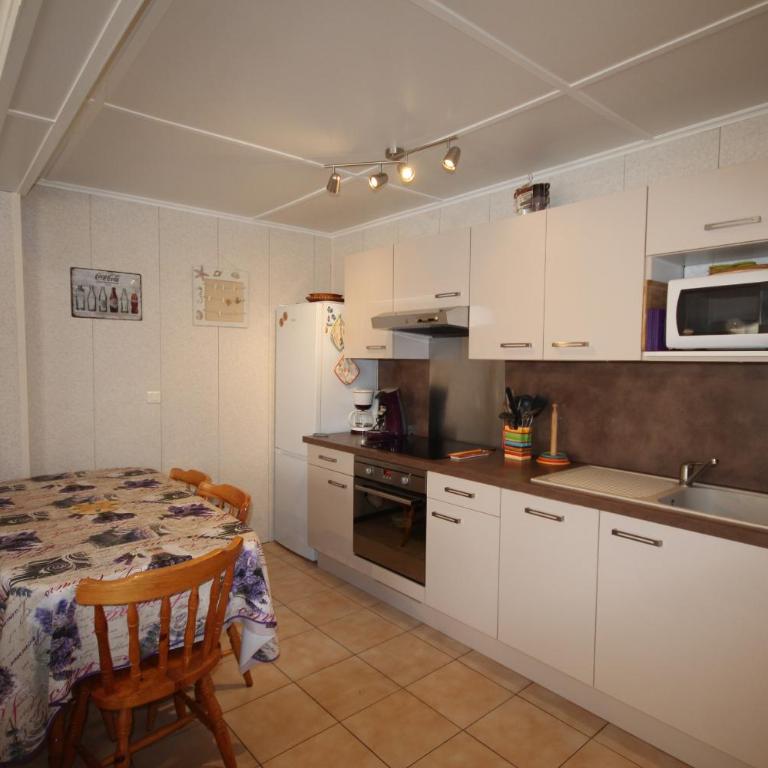 Agréable Maison clôturée climatisée DOMAINE TAMARIS, 3 chambres, 6 couchages, Wifi, Accès piscines payant, PORTIRAGNES PLAGE LRTAMV12 - Maison 3 Chambres - 4