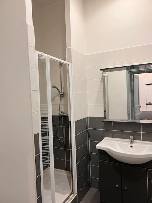 Spacieux appartement T4 avec cours privée - Apartment mit 3 Schlafzimmern - 22