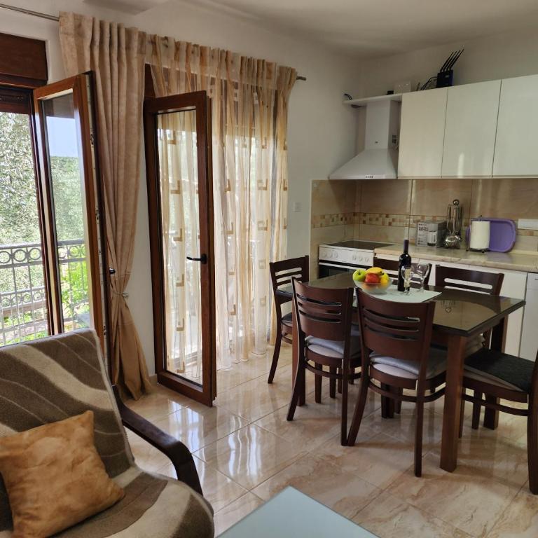 Rustic Olive House - Bungalow with Garden View - 13