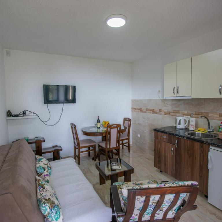 Rustic Olive House - Bungalow with Garden View - 2