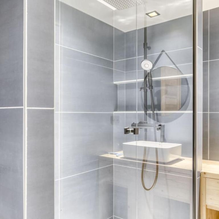 Grand chalet récent avec Jacuzzi, ski au pied - Chalet - 10