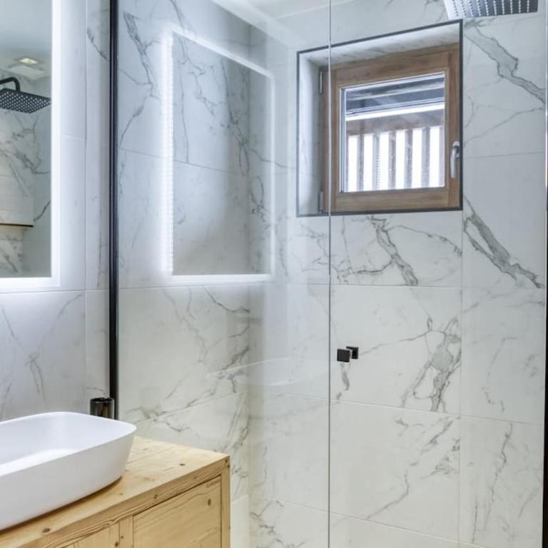 Grand chalet récent avec Jacuzzi, ski au pied - Chalet - 15
