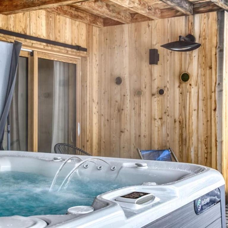 Grand chalet récent avec Jacuzzi, ski au pied - Chalet - 3