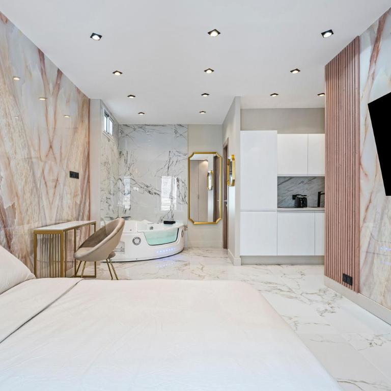 Nice Renting - 8FRANCE - Luxury & Comfort Love Room Suite Jacuzzi Massena - Appartement 1 Chambre - 7