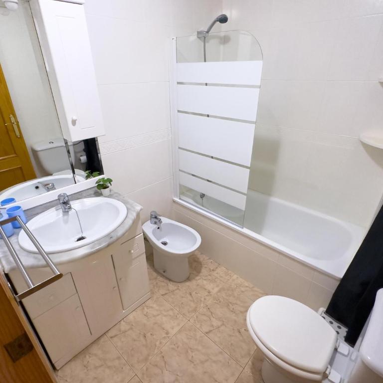Piso con garaje en Torrevieja - Apartamento de 2 dormitorios con balcón - 9