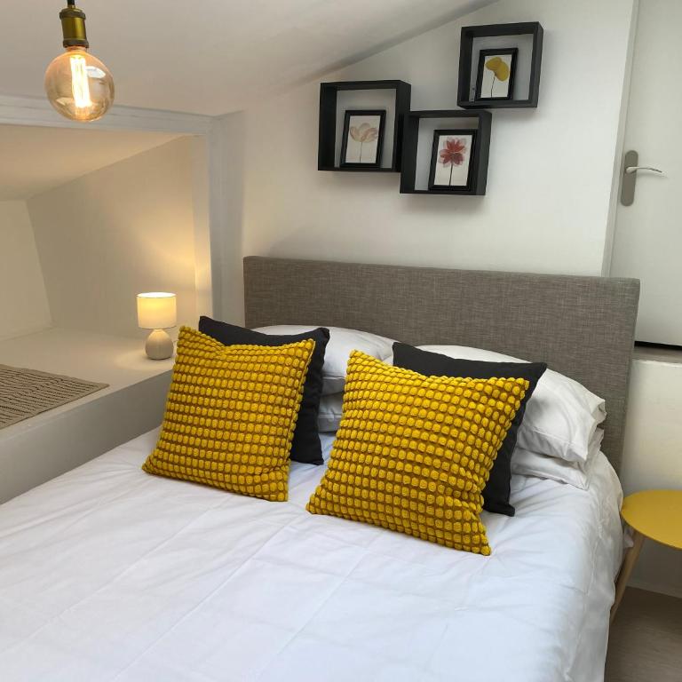 Le Guillaumont - Amazing 2-bedroom in the Old Town -StayInAntibes - Two-Bedroom Apartment - 6