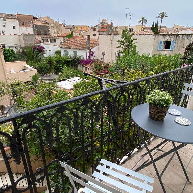 Le Guillaumont - Amazing 2-bedroom in the Old Town -StayInAntibes - Two-Bedroom Apartment - 18