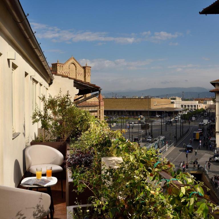 Floren Hotel - Deluxe Double or Twin Room with Balcony - 2