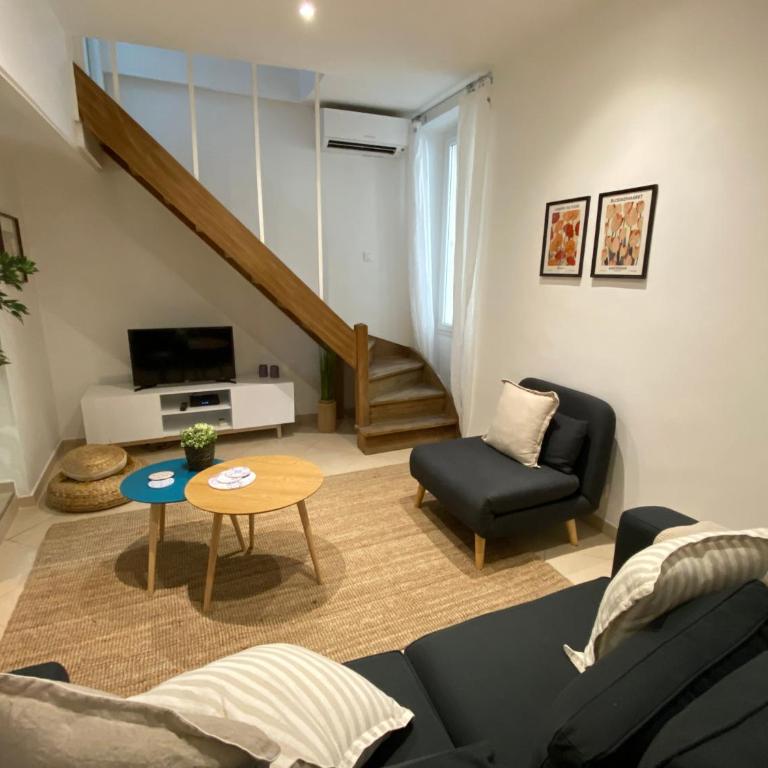 Le Guillaumont - Amazing 2-bedroom in the Old Town -StayInAntibes - Two-Bedroom Apartment - 10