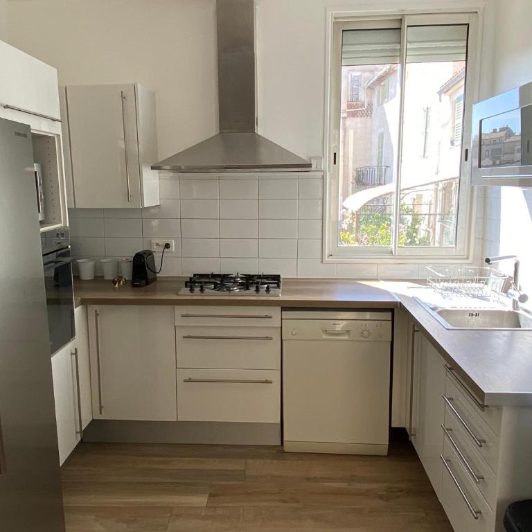 Le Guillaumont - Amazing 2-bedroom in the Old Town -StayInAntibes - Two-Bedroom Apartment - 11