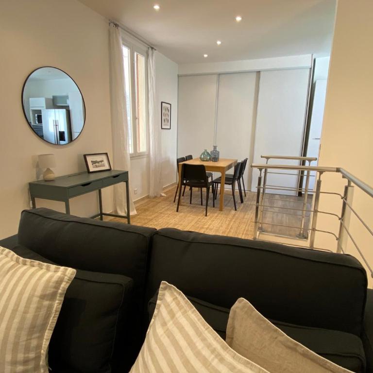 Le Guillaumont - Amazing 2-bedroom in the Old Town -StayInAntibes - Two-Bedroom Apartment - 14