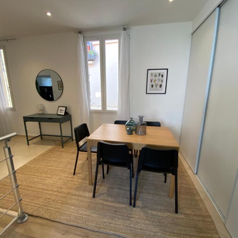 Le Guillaumont - Amazing 2-bedroom in the Old Town -StayInAntibes - Two-Bedroom Apartment - 17