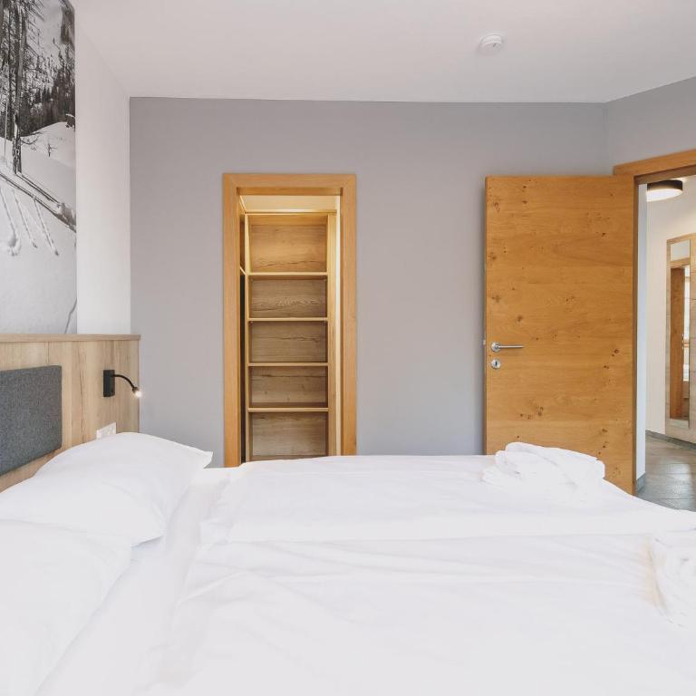 First IN Mountain Chalets by we rent - Superior Chalet - 10
