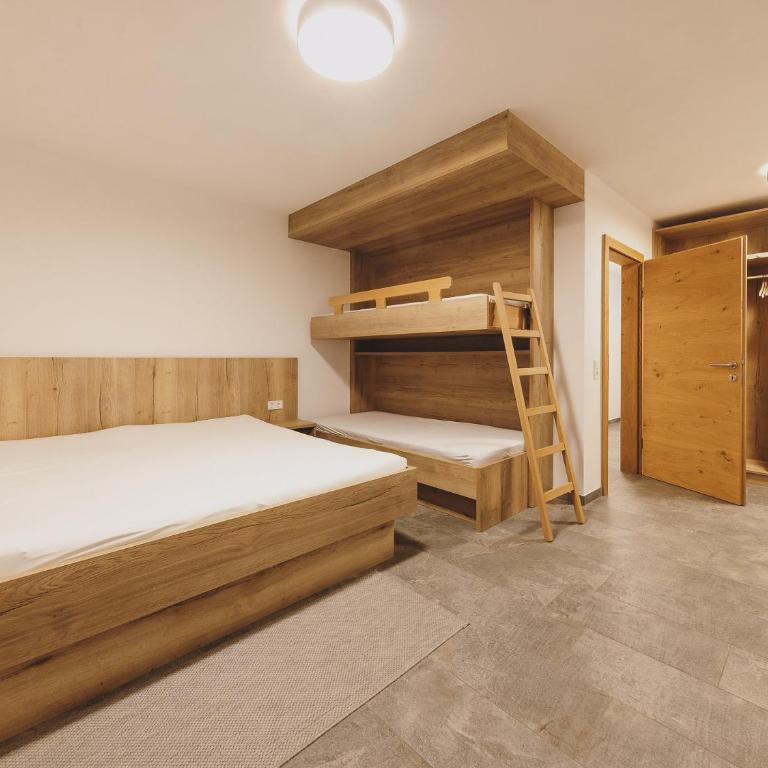 First IN Mountain Chalets by we rent - Superior Chalet - 16